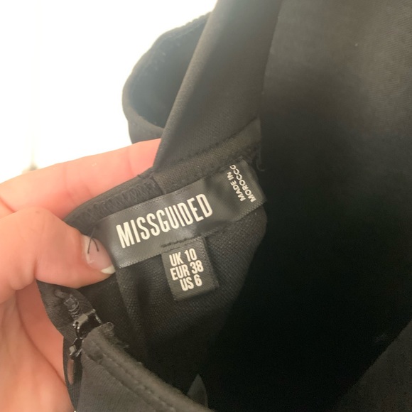 Misguided black long dress with halter neckline - Picture 3 of 3